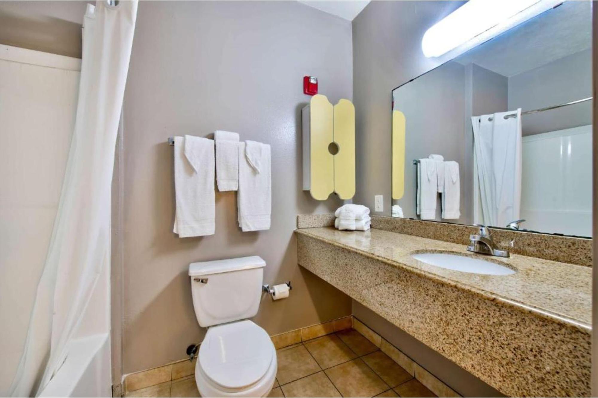 Oyo Townhouse Beaumont Medical Center Area Hotel Buitenkant foto